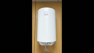 瞬間貯湯式電気温水器