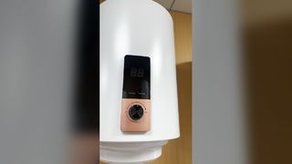 オンデマンド給湯：電気貯湯式給湯器